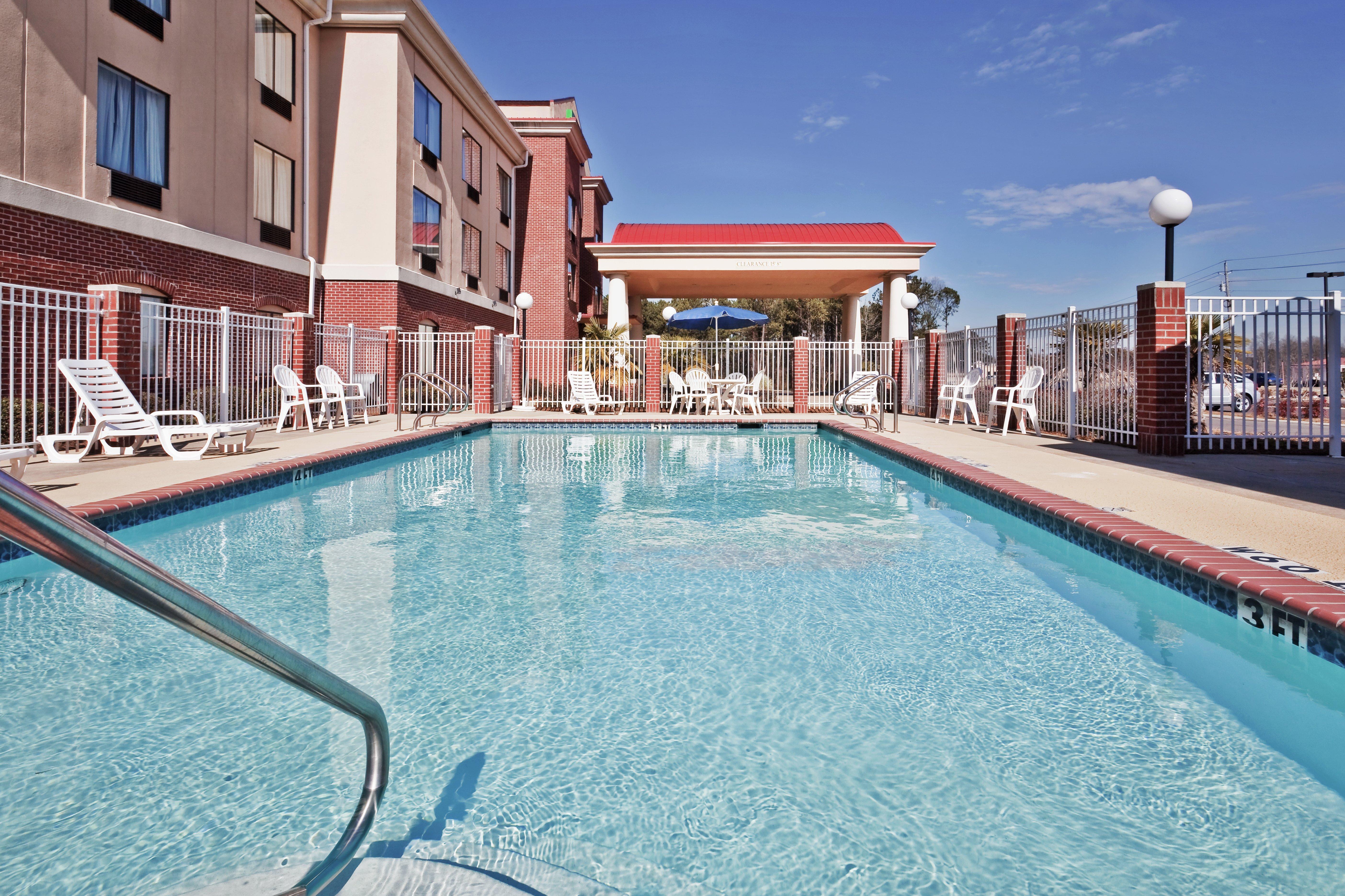 Holiday Inn Express Hotel & Suites Forest By Ihg Exterior foto